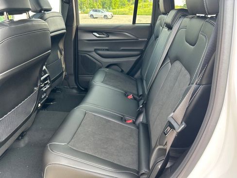 New 2025 Jeep Grand Cherokee Altitude image 7