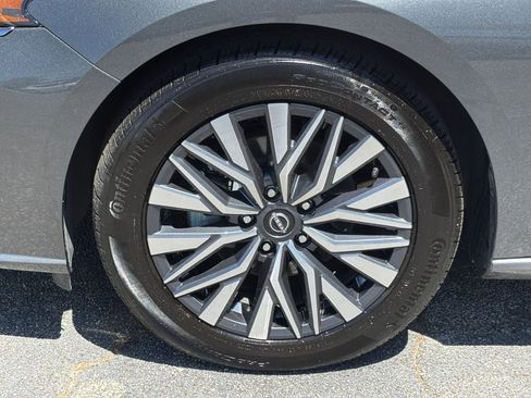 Used 2025 Nissan Altima 2.5 SV FWD image 31