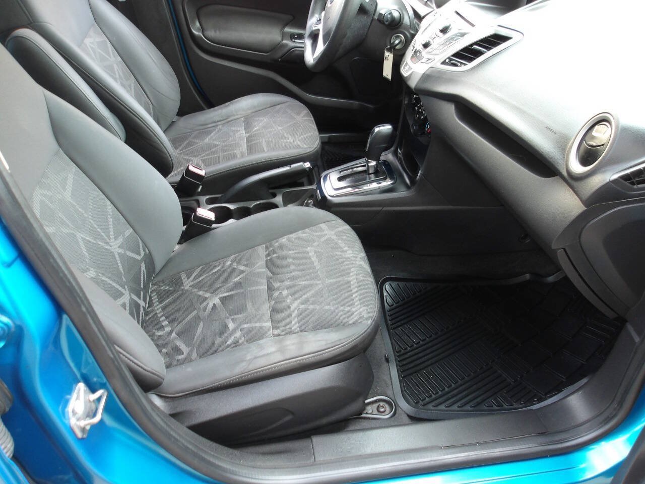 Used 2013 Ford Fiesta SE FWD image 6