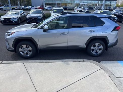 Used 2025 Toyota RAV4 XLE w/ Convenience Package image 5