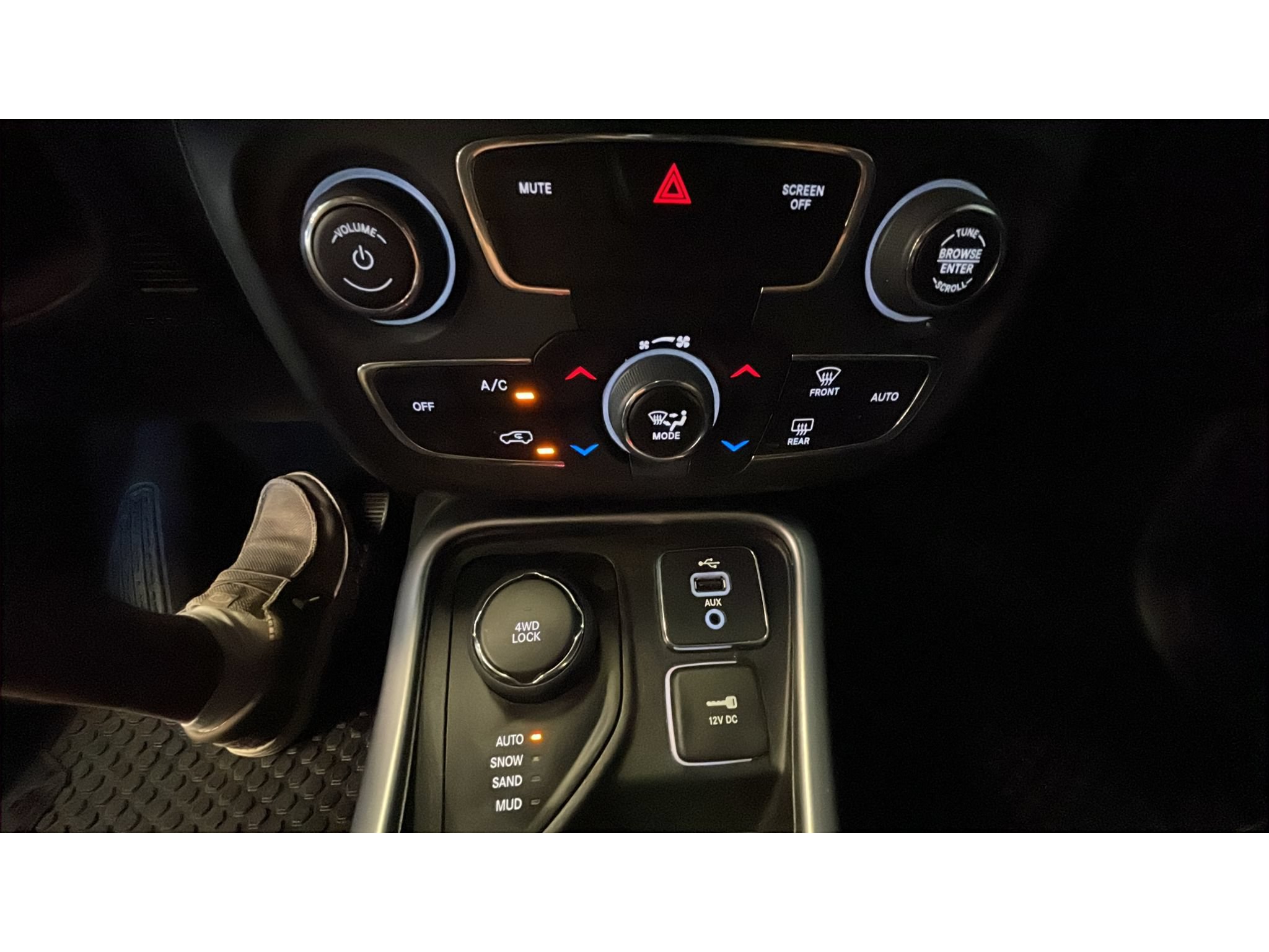Used 2018 Jeep Compass Latitude w/ Popular Equipment Group AWD/4WD image 13