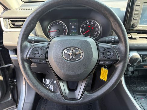 Certified 2022 Toyota RAV4 LE AWD/4WD image 12