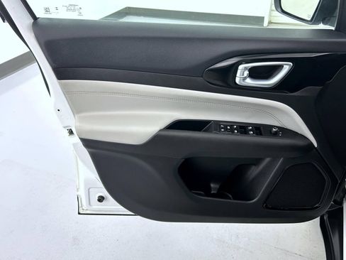 Certified 2024 Jeep Compass Limited AWD/4WD image 9