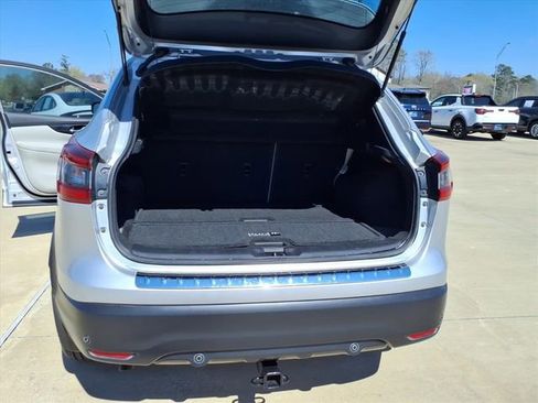 Used 2020 Nissan Rogue Sport SV image 19