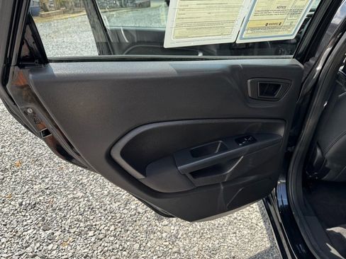 Used 2012 Ford Fiesta SE image 16