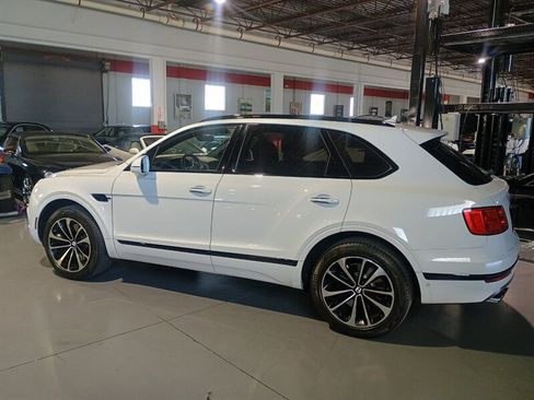 Used 2019 Bentley Bentayga AWD/4WD image 2