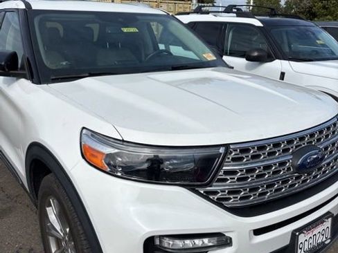 Certified 2022 Ford Explorer Limited w/ Class IV Trailer Tow Package image 1