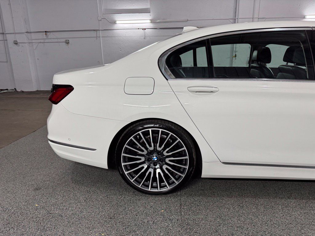 Used 2022 BMW 745e xDrive AWD/4WD image 8