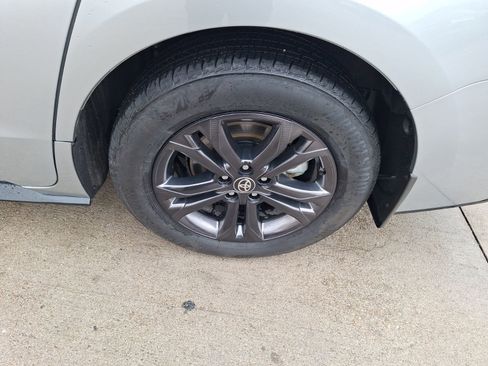 Used 2025 Toyota Sienna XSE image 11