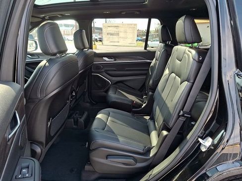 New 2026 Jeep Grand Cherokee L Limited w/ Luxury Tech Group II AWD/4WD image 7
