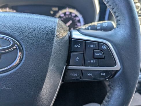 Used 2022 Toyota Highlander XSE image 21