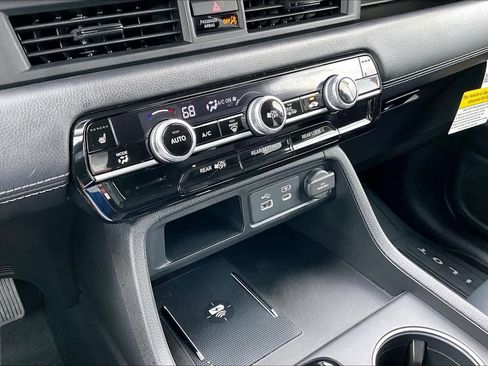 Certified 2025 Honda Pilot Touring image 32