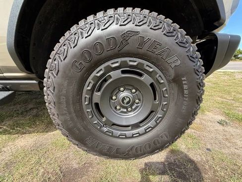 Used 2025 Ford Bronco Badlands AWD/4WD image 9