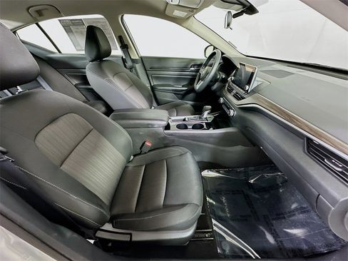 Used 2024 Nissan Altima 2.5 SV image 34