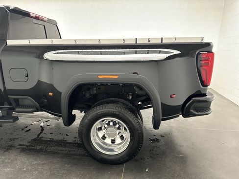 Used 2024 GMC Sierra 3500 Denali w/ Technology Package image 8