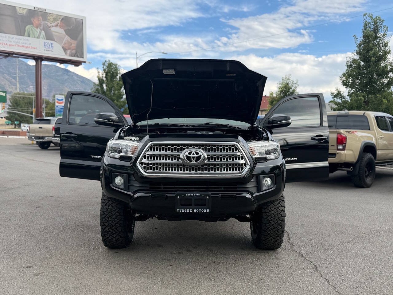 Used 2017 Toyota Tacoma TRD Sport w/ Tow Package AWD/4WD image 59
