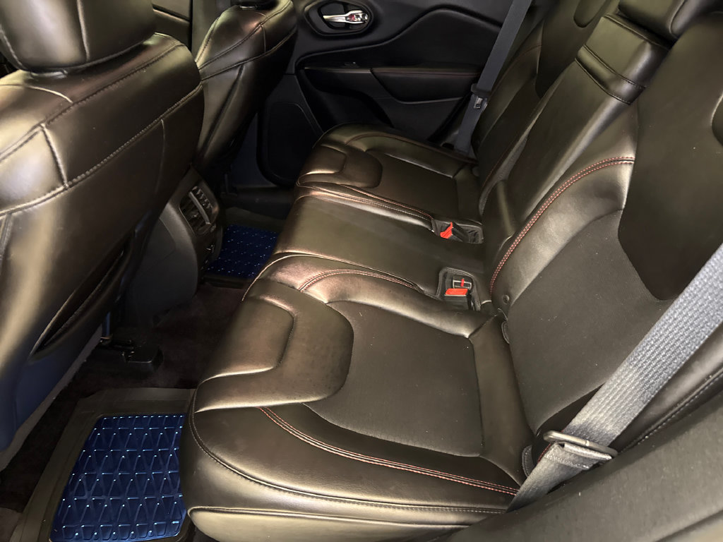 Used 2020 Jeep Grand Cherokee Altitude AWD/4WD image 18