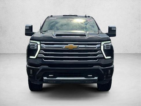Used 2024 Chevrolet Silverado 2500 High Country AWD/4WD image 2