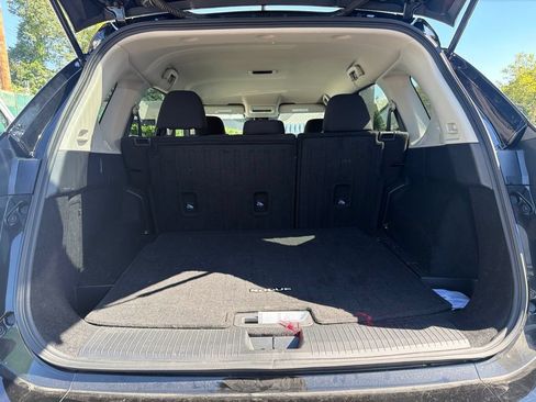 Used 2025 Nissan Rogue S AWD/4WD image 17