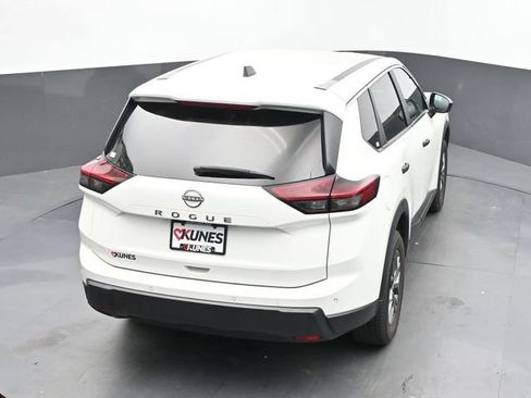 Used 2024 Nissan Rogue S FWD image 33