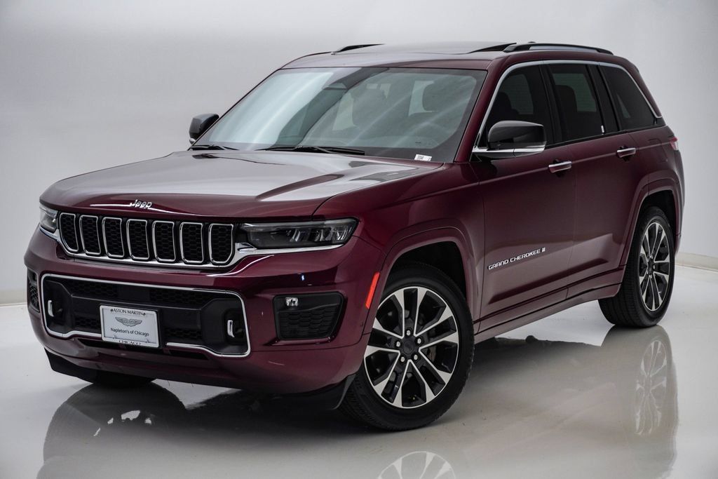 Used 2023 Jeep Grand Cherokee Overland AWD/4WD image 3
