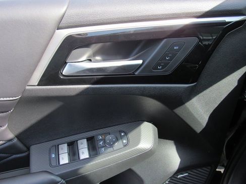 New 2025 Mitsubishi Outlander SEL image 12