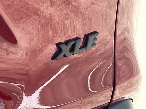 Used 2025 Toyota RAV4 XLE Premium image 33