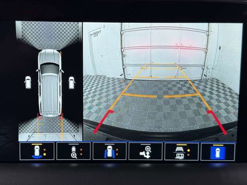 Used 2023 GMC Yukon XL SLT image 29