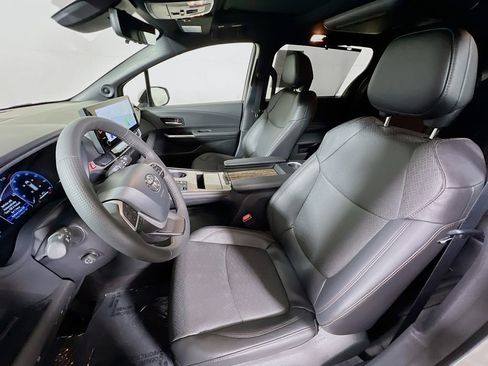 Certified 2025 Toyota Sienna Platinum AWD/4WD image 19