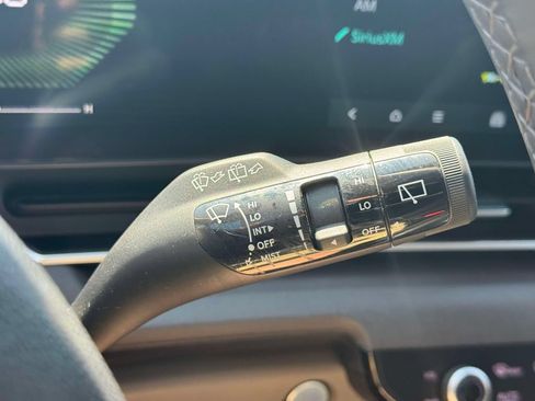 Used 2025 Kia Carnival EX FWD image 23