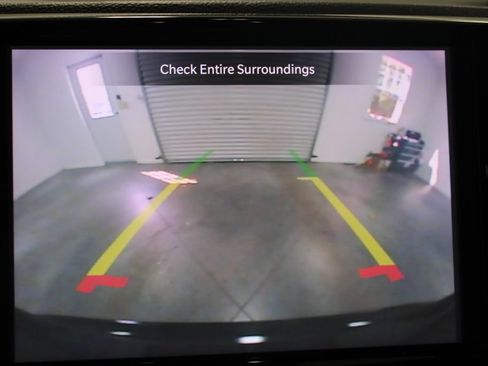 Used 2025 Chrysler Pacifica Limited FWD image 35