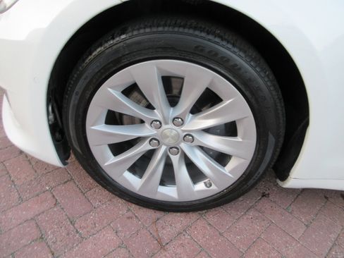 Used 2020 Tesla Model S Long Range Plus image 63