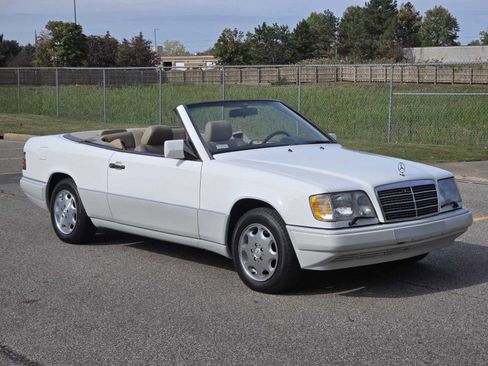 Used 1995 Mercedes-Benz E 320 Convertible image 1