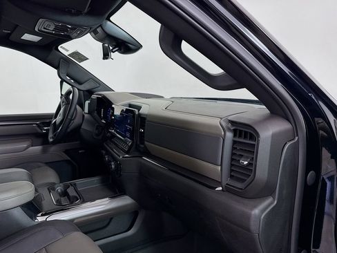 Used 2024 Chevrolet Silverado 2500 ZR2 w/ Technology Package image 31