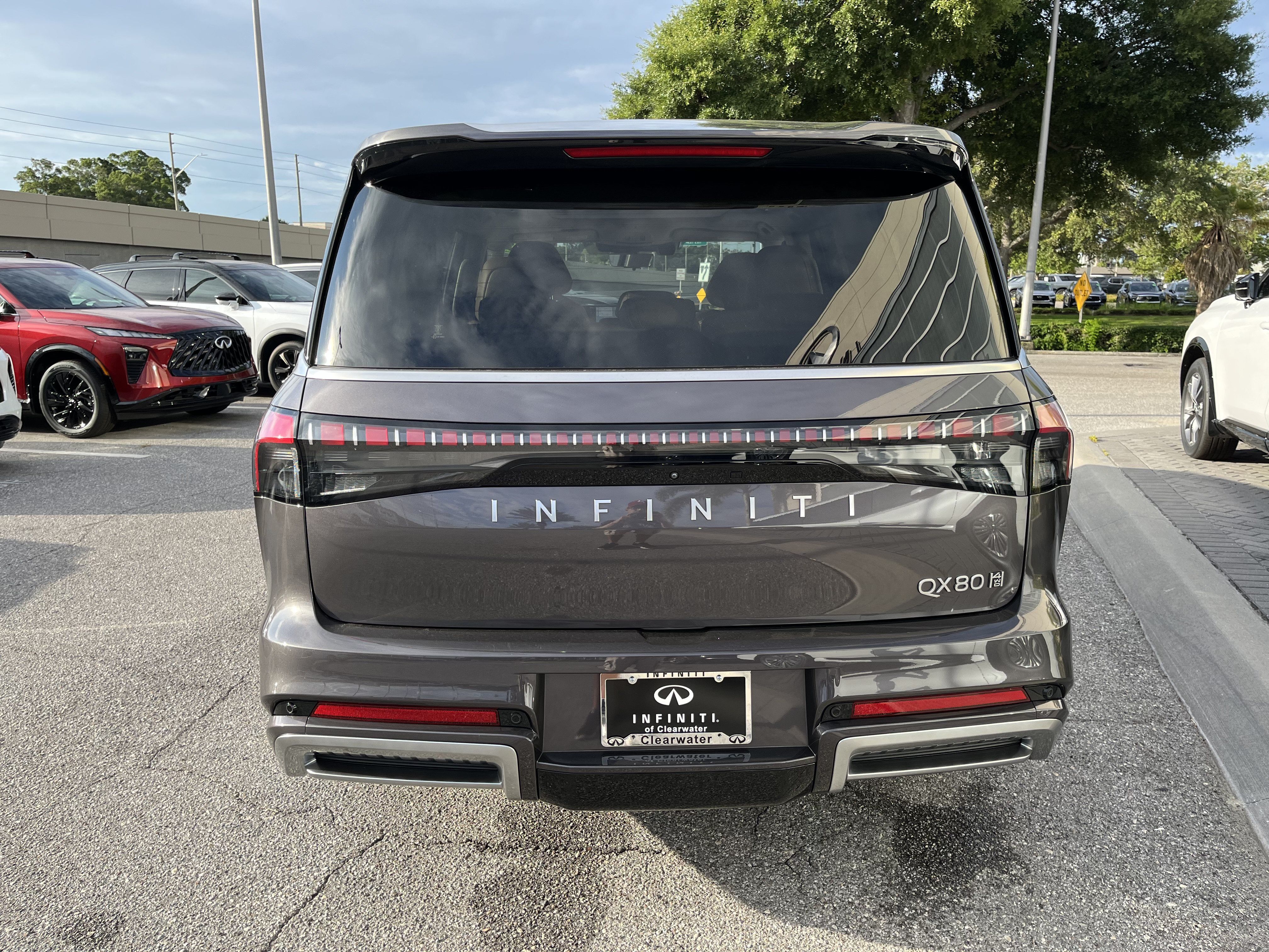 Used 2025 INFINITI QX80 Sensory AWD/4WD image 8