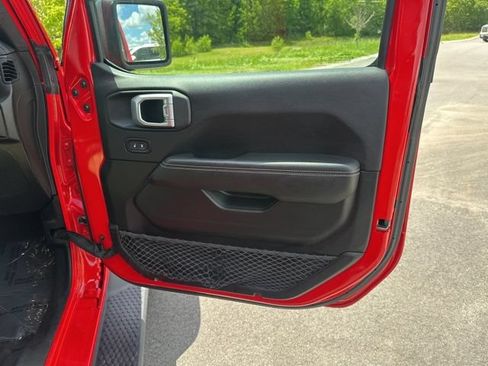 Used 2020 Jeep Wrangler Unlimited Sahara AWD/4WD image 11