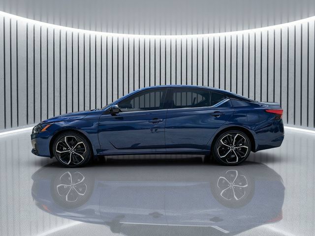 Used 2024 Nissan Altima 2.5 SR w/ SR Premium Package FWD image 7
