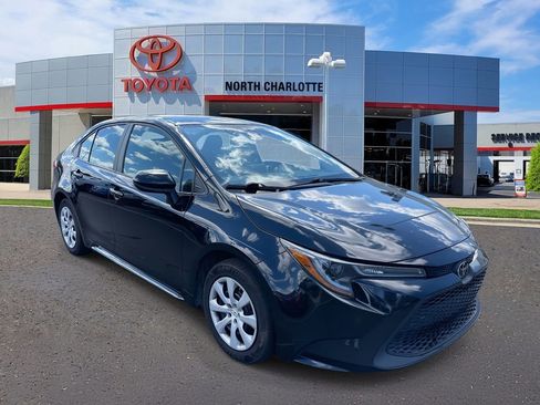 Used 2022 Toyota Corolla LE image 2