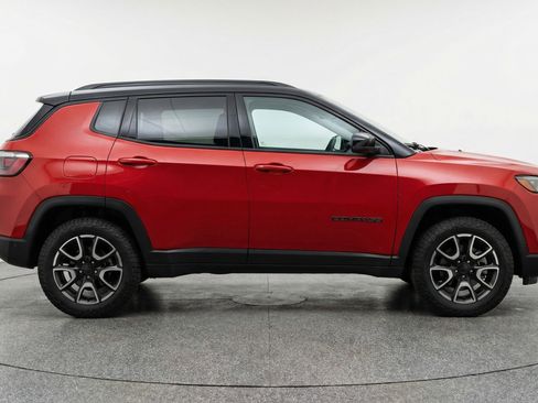 Used 2025 Jeep Compass Trailhawk AWD/4WD image 11