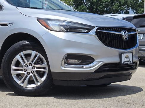 Used 2018 Buick Enclave Essence FWD image 2