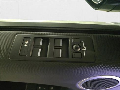 Certified 2024 Land Rover Discovery Dynamic SE image 24