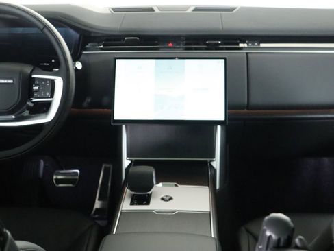 New 2026 Land Rover Range Rover Long Wheelbase SE AWD/4WD image 15