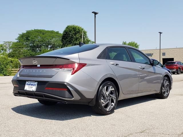 Certified 2025 Hyundai Elantra SEL FWD image 5