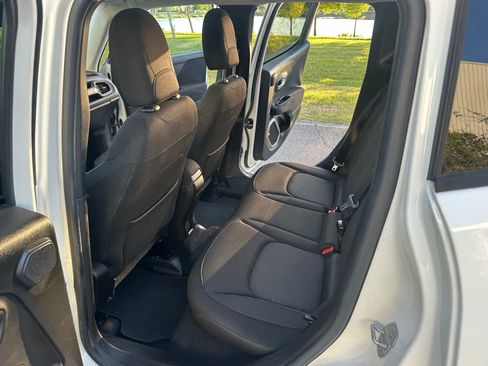 Used 2016 Jeep Renegade Latitude image 14