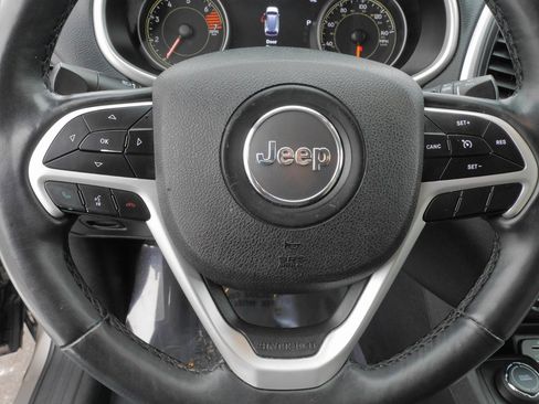 Used 2018 Jeep Cherokee Limited image 26