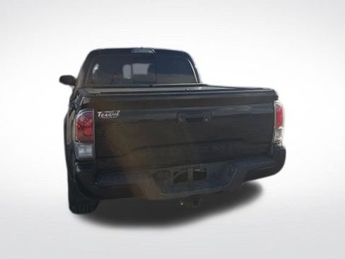 Used 2021 Toyota Tacoma TRD Off-Road w/ TRD Premium Off Road Package AWD/4WD image 4
