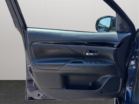 Used 2020 Mitsubishi Outlander SE FWD image 17