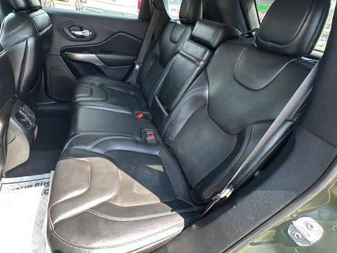 Used 2019 Jeep Cherokee Latitude Plus w/ Cold Weather Group AWD/4WD image 27