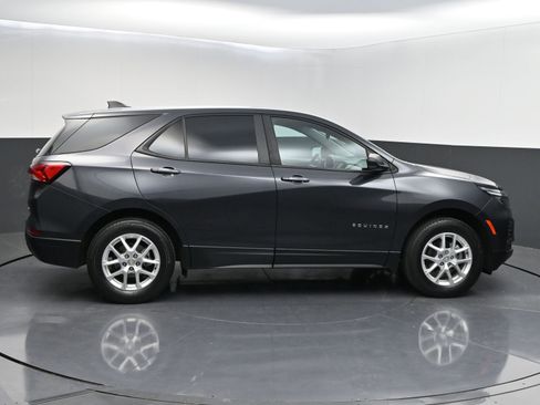 Used 2022 Chevrolet Equinox LS w/ LS Convenience Package AWD/4WD image 8