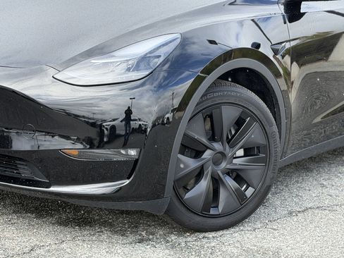 Used 2025 Tesla Model Y Long Range image 4
